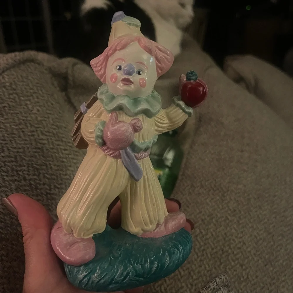 Vtg Clown Figurine Ceramic Apple & Backpack Back to School Circus Studio Art 6